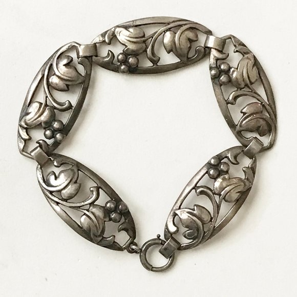 Vintage Sterling Silver Bauring Berry Leaf Vine Oval Panel Art Nouveau Bracelet - Picture 1 of 4